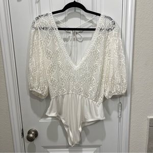 Women’s White Lace Bodysuit with Cuffed Sleeve - XL
